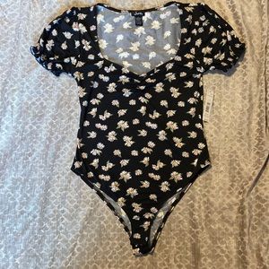 NWT Black Bodysuit Square Neck Daisy Print